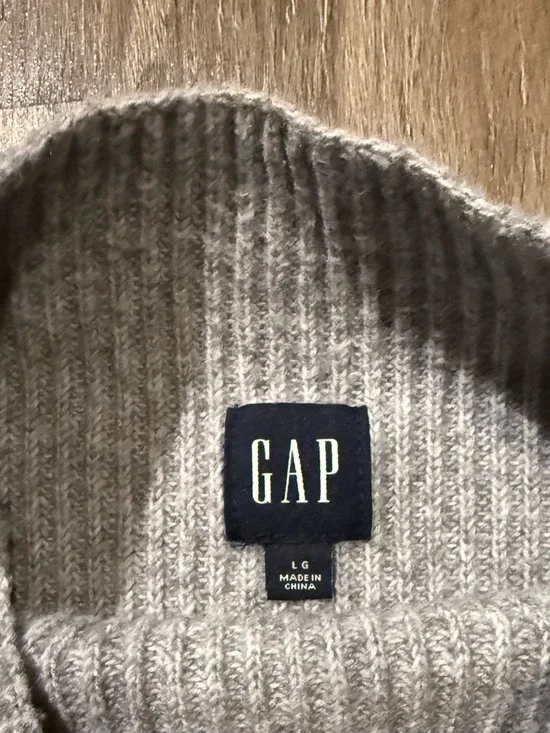 GAP Light Gray Ribbed Crewneck Sweater - Picture 2 of 2